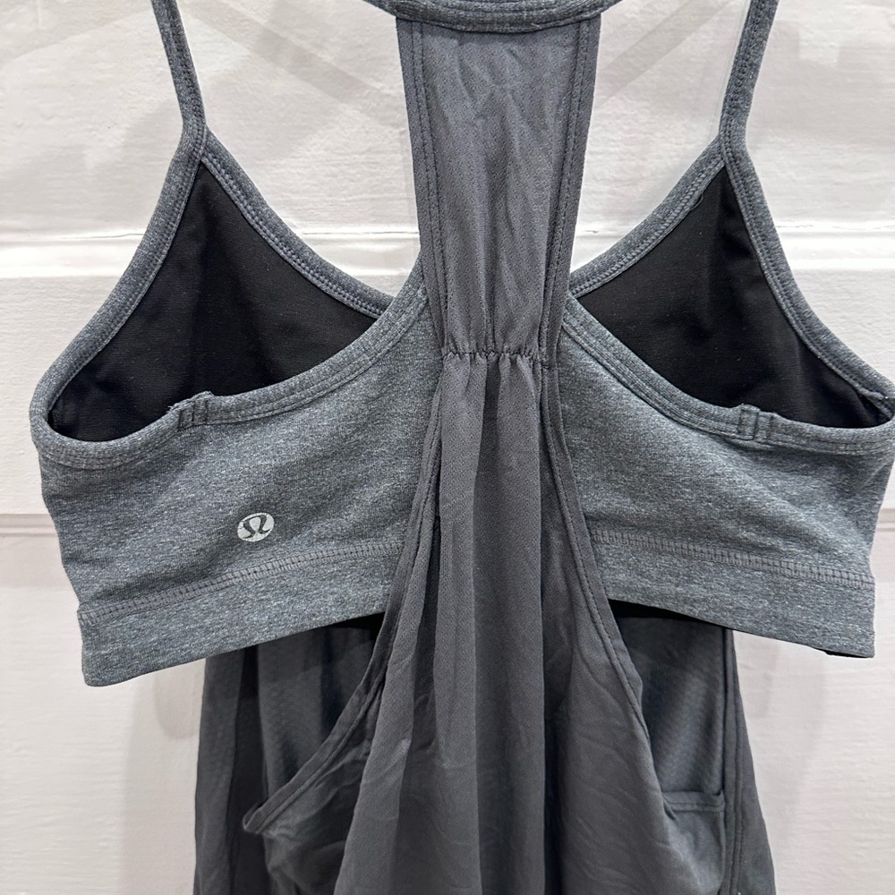 Lululemon gray yoga top